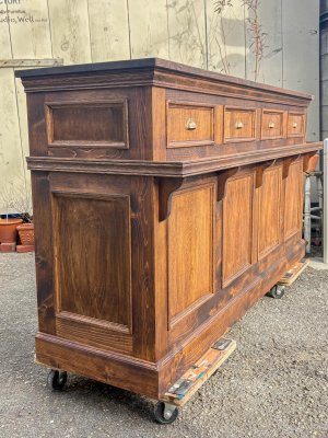 モールディングで装飾したクラシックアンティーク調家具