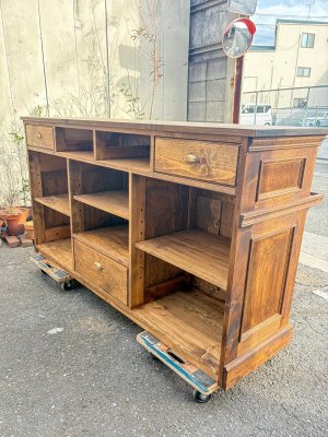 内側の収納は、棚や引出し、扉など様々なカスタマイズが出来ます。