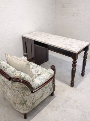 おしゃれで高級感のある店舗づくりに役立つネイルテーブルです。