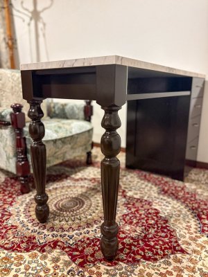 ソファに合わせた、ツヤツヤの塗装仕上げが素敵です♪