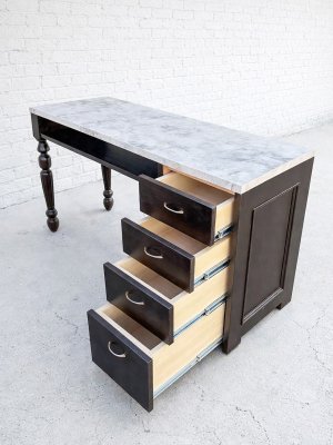 引出しはスライドレールでスムーズに。