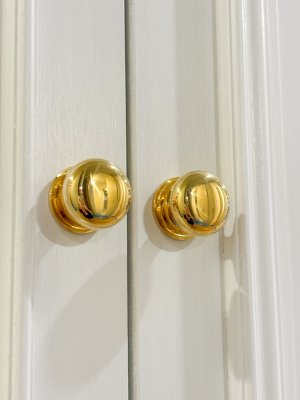 持ち手には、豪華な真鍮取っ手を選びました。