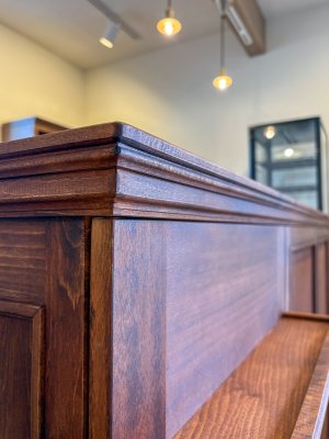 アンティーク調デザインの店舗家具製作の専門店です。