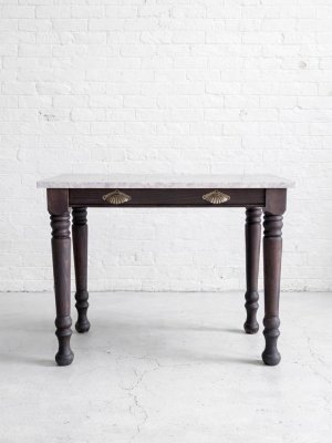 写真はW900×D450×H700mmのネイルデスク