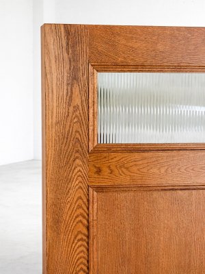 モールディングを使って装飾したアンティーク調店舗什器です。