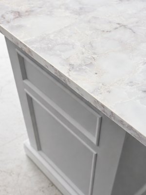 天板は大理石調のメラミン合板を採用