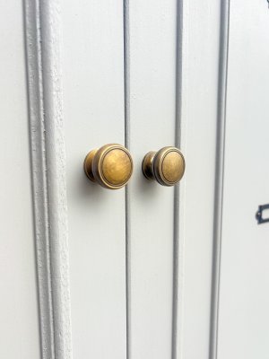 真鍮取っ手は100種類以上のデザインから選べます。