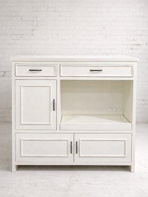 内側には様々な収納機能を備えました。