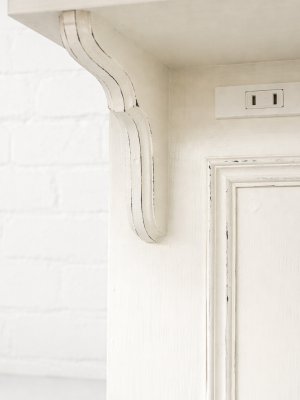 正面側にもコンセントを設置しました。