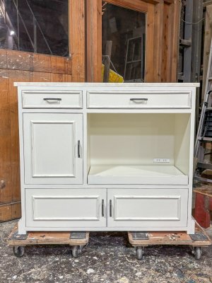 収納を選べるオーダーメイドのキッチンカウンターです。