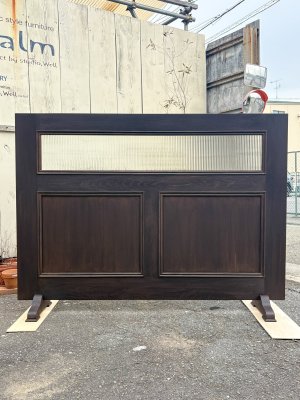 写真のカラーは、特注色「ダオ」黒に近いブラウンです。