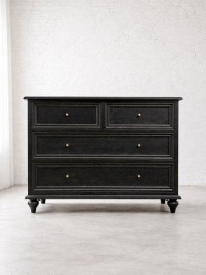 写真は3段4引出しの収納チェスト