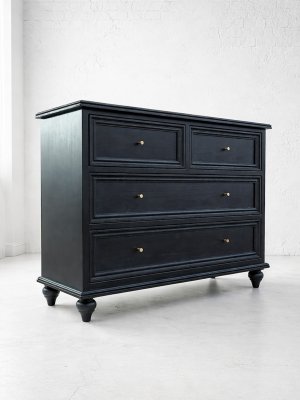 リビングや廊下のサイドボードにもおすすめです。