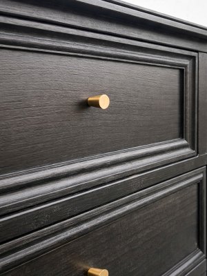 小さいモダンなデザインの真鍮取っ手を選びました。