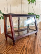 ろくろ足付きガラスショーケース　オーダーメイド家具　アンティーク調ガラスキャビネット