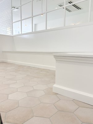 店舗向けベンチのオーダーメイドもお任せ下さい。