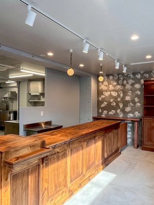 天然木を使った温かみるのウッドカウンター製作専門店です。