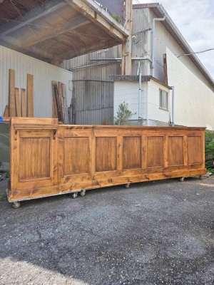 写真はパイン無垢材を使ったウッドカウンターです。