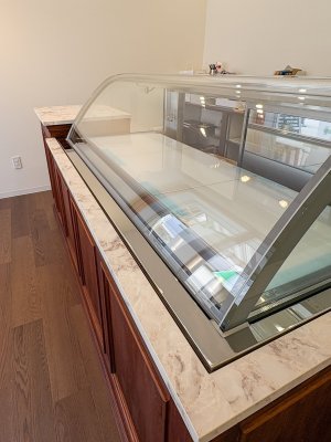 150cm幅の床置き式冷蔵ショーケースに合わせたカバー。