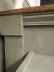 使い古されたアンティーク家具のような風合いに塗ったグレーカウンター。