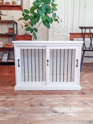 天然木製、F★★★★塗料ホワイトペイント、鍵付きのドッグゲージ。