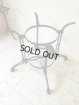 直径1300mmの丸天板まで対応可能です。