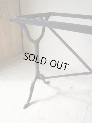 簡単な組み立て式の鉄脚なので、一般の方も購入いただけます