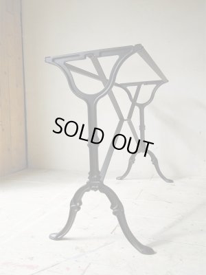 鋳物ならではの質感、デザインを楽しめるテーブル鉄脚