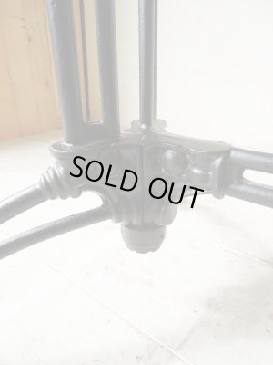 インダストリアル感のあるブラック塗装