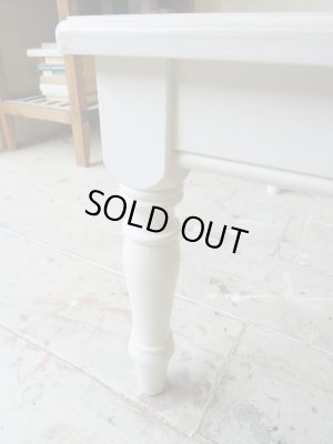 アンティーク家具によく見るターンドレッグ(ろくろ脚)