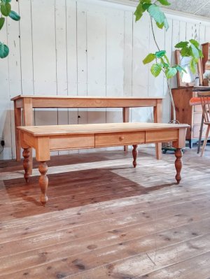 引出し1杯付きの大きなリビングテーブル