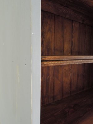 傷や塗装が剥がれた感じを出したアンティーク調仕上げ。