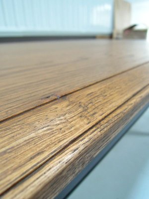 こちらはチャコールブラウン色(オイルステイン)