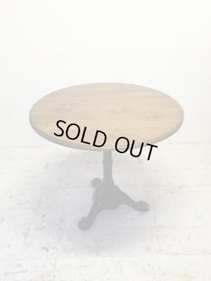 直径700mmの丸天板を置いた様子。