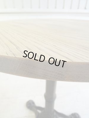 天板はシンプルなカットが標準。