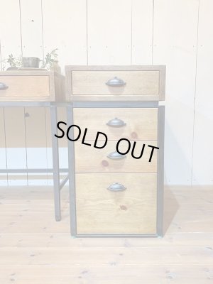 色の変化を楽しめるのがパイン材の魅力、木材の温かみを存分に楽しんで。