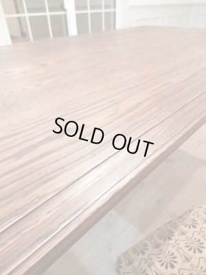 こちらの写真はヒュームドブラウン色、カラーバリエーションを御覧ください。