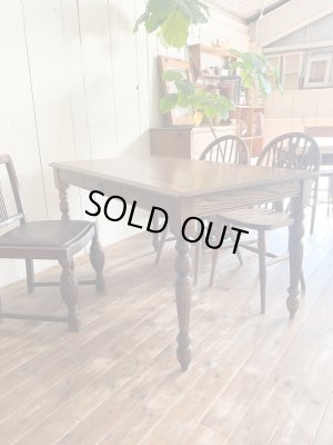 最大2400mmまでサイズオーダーが可能。カラバリーエーションも豊富なオーダーメイド家具です。