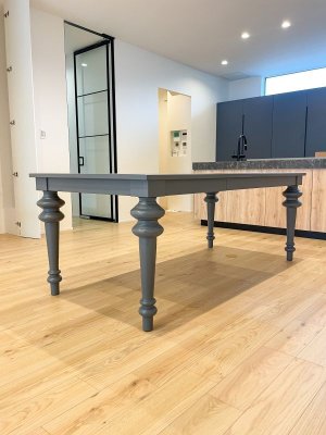 京都のご新築に納品させていただいた極太ろくろ足テーブル