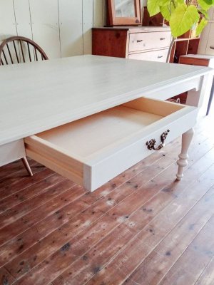 お好みで引き出しを設置できます。