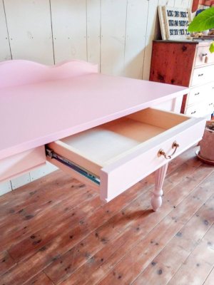 小さな引出した1つ付属。