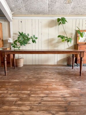 会社の会議テーブルや応接テーブルなど、2mを超えるテーブルの特注製作も承ります。