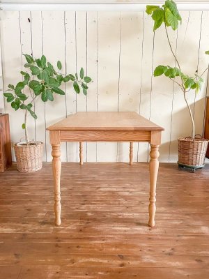 飲食店や宿泊施設のテーブルにも人気です。