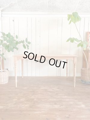 天板高800mmの背が高いカウンターテーブル、ホワイトオーク材製。