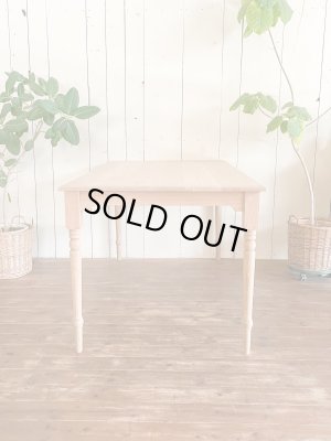 写真はW1600×D900mm、ダイニングテーブルとしても有能です。