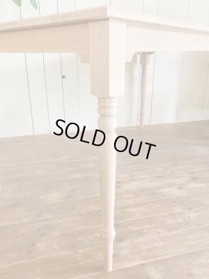 細くレトロなシルエットのろくろ足「スリム」