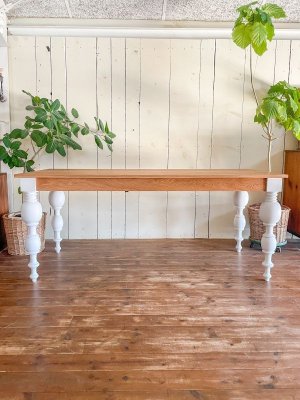 W1800✕D800サイズのろくろ脚オークダイニングテーブル。