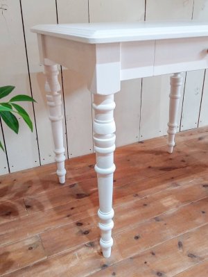 ろくろ足「デコラティブ」、テーブルサイズに合わせて少し細めにしています。