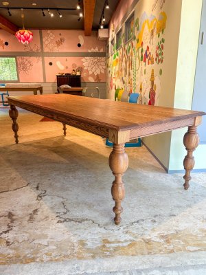 アンティークデザインのテーブルを特注製作します。