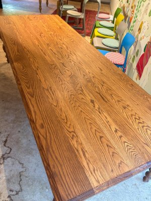 こちらは薄めのアンティークブラウン色、基本8色をご用意しております。